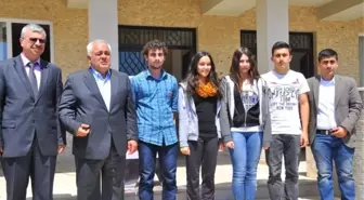 Hayırseverden Başarılı Öğrencilere Altın ve Nazar Boncuğu