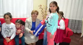 Vali Kamçı ve Eşi Sevgi Evleri'nde Kalan Çocukları Ziyaret Etti