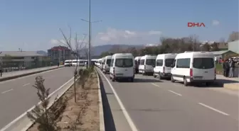 Tunceli'de Minibüsçüler Cezaları Protesto İçin Yol Kapattı