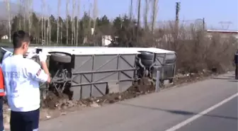 Turistleri Taşıyan Otobüs Devrildi: 14 Yaralı