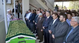 Ak Partili Öz'ün Annesi Toprağa Verildi