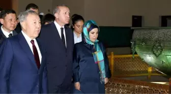 Cumhurbaşkanı Erdoğan, Hoca Ahmed Yesevi Türbesi'ni Ziyaret Etti