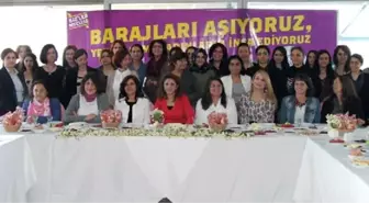 HDP'nin Sloganı: Kadının Sesi HDP'nin Rengi