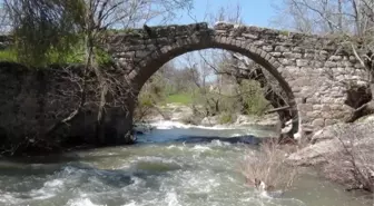 600 Yıllık Tarihi Taş Köprü Yıllara Meydan Okuyor