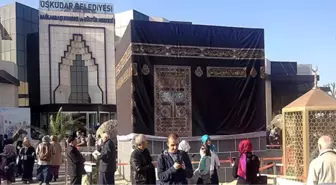 Üsküdar'da Kabe Maketi Tartışması! İhram Giyen Bir Kişi Gözaltında