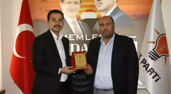 AK Parti İl Başkanı Tanrıver'den Aday Adaylarına Teşekkür Plaketi