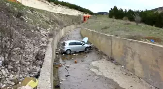 Kanala Düşen Aracın Sürücüsü Yaralandı