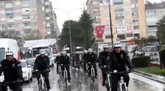 23 Nisan Elazığ'da Yağmur Altında Kutlandı
