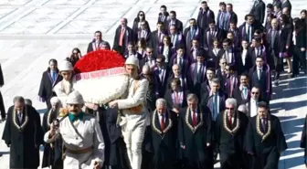 Anayasa Mahkemesi Başkanı Arslan ile Üyeler Anıtkabir'i Ziyaret Etti