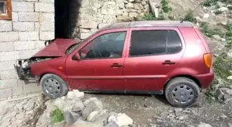 Freni Boşalan Otomobil Az Daha Eve Giriyordu