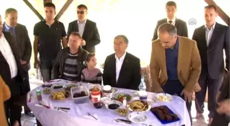 Milli Savunma Bakanı Yılmaz Piknik Alanında