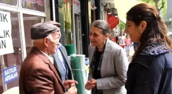 Akat, Esnafı Ziyaret Ederek Parke Taşı Çalışmalarını İnceledi