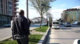 Kalp Krizi Geçiren Annesine Yardım Etmek İsteyen Oğlu Kazada Öldü