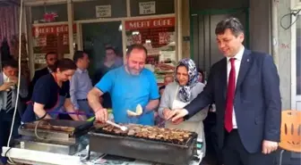 AK Parti Adayından Bedava Köfte Ekmek