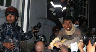 Enkaz Altındaki Depremzede Hayatta Kalmak İçin İdrarını İçmiş
