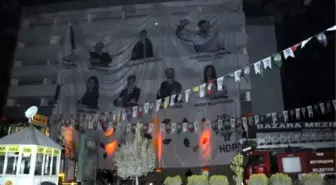 HDP'nin Seçim Bürosundaki Bez Afiş Kaldırıldı
