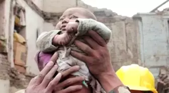Nepal'de 4 Aylık Bebek 22 Saat Sonra Enkaz Altından Kurtarıldı