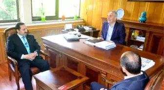 Milletvekili Adayı Özdemir Büyükşehir Belediyesini Ziyaret Etti