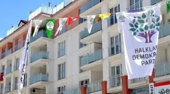 Osmaniye'de Hdp'nin Seçim Bayraklarına Saldırı