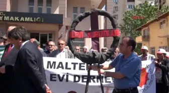 Alevi Groups Protest Sub-governor İn Istanbul District