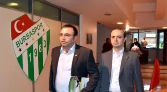 Bursaspor'da Cüneyt Özkan Listesini Teslim Etti