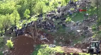Hakkari - Zap'a Uçan Kamyonet ve İçindeki 5 Kişinin Cesetleri Bulundu - 2
