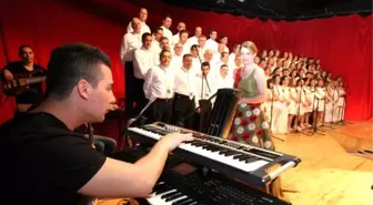 Koristlerden Kıskandıran Performans