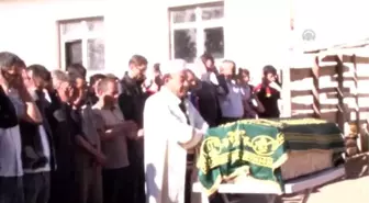 Küçük Enes, Soma'da Ölen Babasının Mezarının Yanına Defnedildi