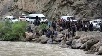 Zap Suyuna Uçan Kamyonetteki 5 Kişinin Cesedi Bulundu