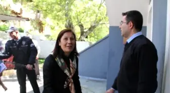 Kadın Vekil Adayından Polislere Teşekkür Ziyareti