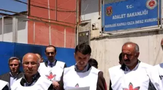 Cezaevi Önünde Hasta Mahkumlarla İlgili Basın Açıklaması