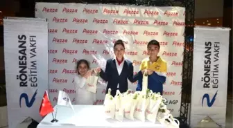 Piazza Ziyaretçilerine Fidan Dağıttı