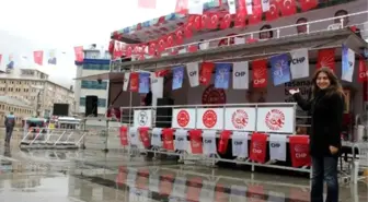 CHP Stand Açınca, AK Parti Standını Kaldırdı