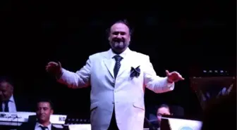 Türk Pavarotti Hakan Aysev'den Mersin'de Muhteşem Konser