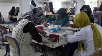 Atık Mermer Parçalarını Mozaik Tablolara Dönüştürüyorlar