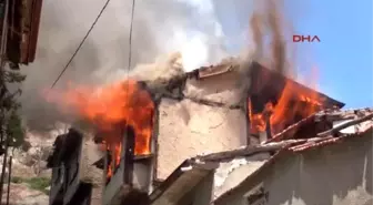 İtfaiye, Hortumları Birbirine Ekleyip Yangını Söndürdü
