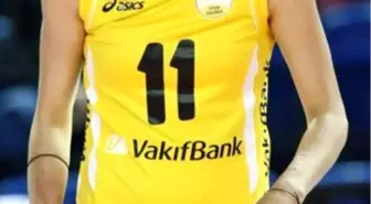 Antrenör, Voleybolcu Eşini Takımdan Gönderdi