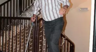 Bastonla Yürüyen Vatandaş Malulen Emekli Olmayı İstiyor