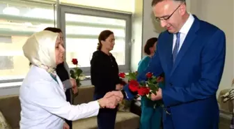 Bulancak Belediye Başkanı Recep Yakar'dan Hemşirelere Gül