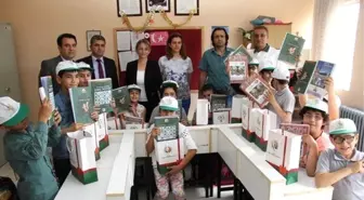 Görme Engelli Öğrencilere Dergi ve Kitap Dağıtıldı