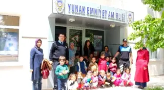 Minik Öğrencilerden Yunak Emniyet Amirliğine Ziyaret