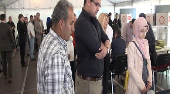 Oyuncu Rutkay Aziz, Almanya'da Seçim Sandıklarını Ziyaret Etti