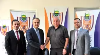 İnegöl Belediyespor Voleybolda Aksoy'la Devam Ediyor