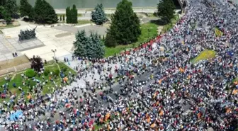 Makedonya'da Hükümet Protesto Edildi