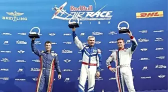 Red Bull Air Race'in Tarihindeki İlk Japonya Yarışını Britanyalı Bonhomme Kazandı