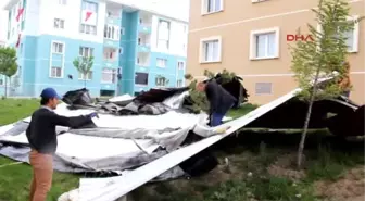 Erzincan Fırtına TOKİ'nin Çatılarını Uçurdu