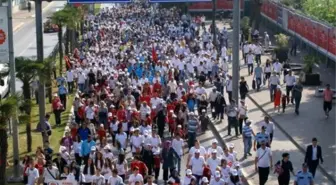 Balıkesir'de Yürüyüşlü Kutlama