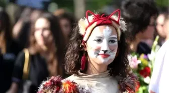 Denizli'de Tiyatro Şenliği Coşkusu