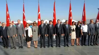 İzmir'de 19 Mayıs Gençlik ve Spor Bayramı Coşkuyla Kutladı