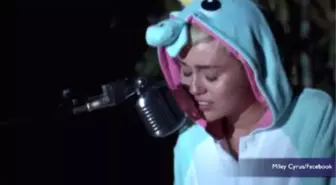 Miley Cyrus Cries İn A Song She Wrote For Her Dead Fish